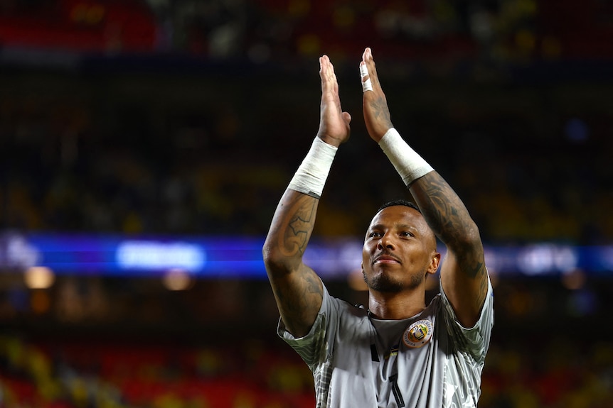 Eloy Room applauds the fans after the game