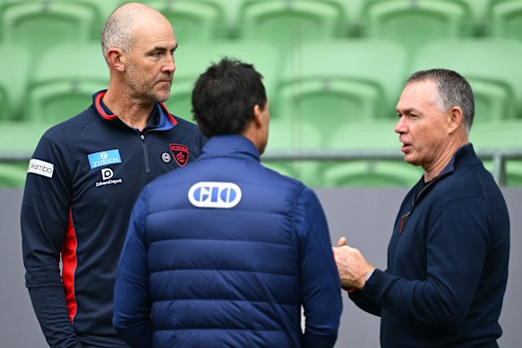 Melbourne coach Steven King (left) and football boss Alan Richardson (right).