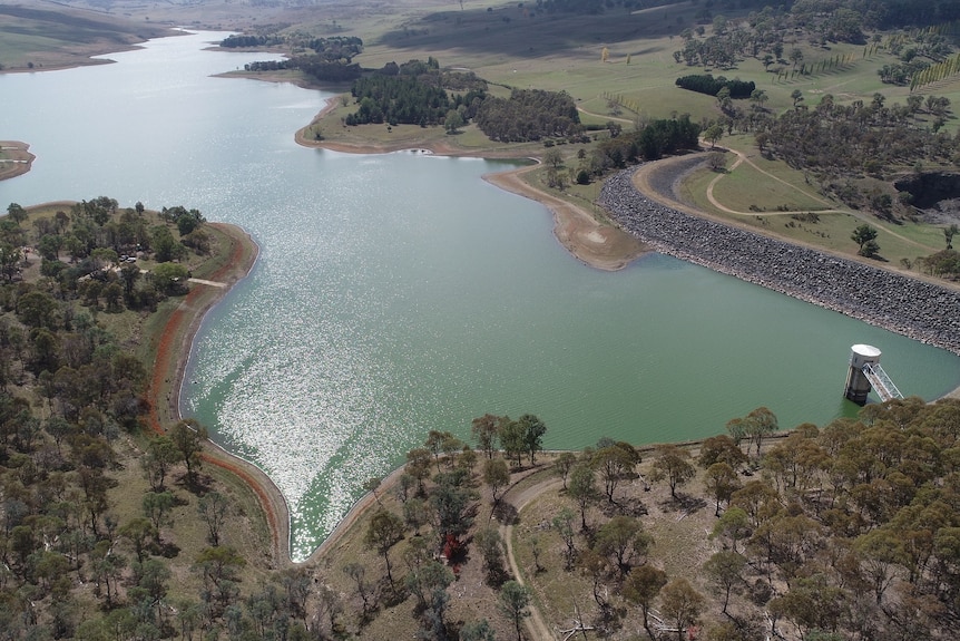 an aerial photo of a dam