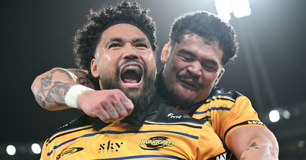 Hurricanes demolish the Chiefs in record-breaking Super Rugby final win
