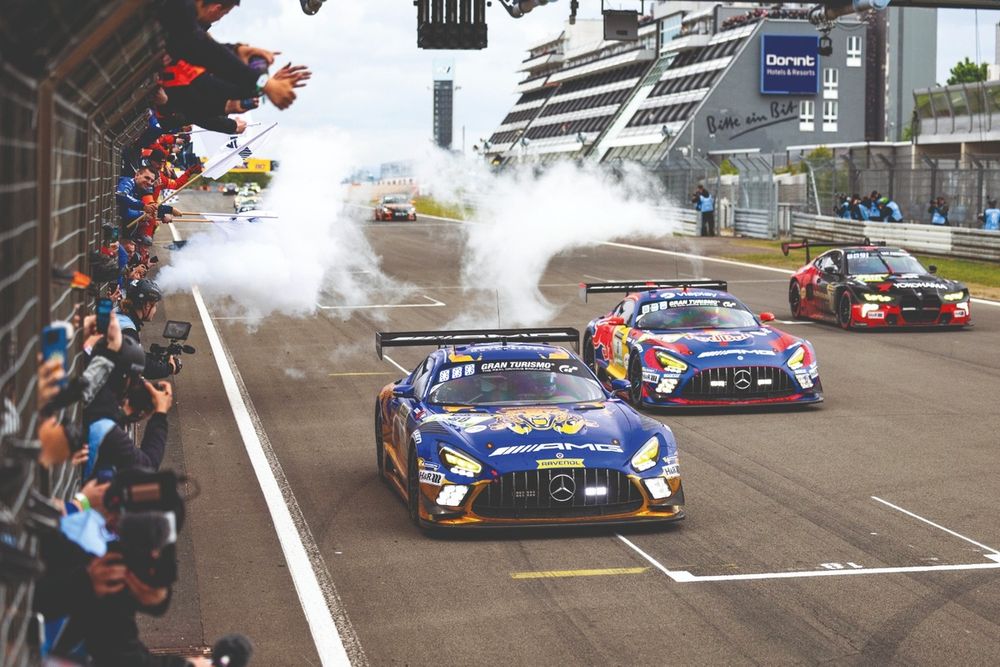 #3 Mercedes rejoined the circuit for the final laps behind the victorious Engel/Martin/Schiller/Stolz Mercedes