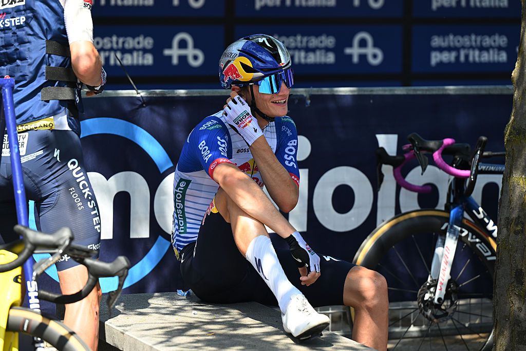CASSANO D&amp;apos;ADDA, ITALY - MAY 27: Giulio Pellizzari of Italy and Team Red Bull - BORA - hansgrohe prior to the 109th Giro d&amp;apos;Italia 2026, Stage 17 a 202km stage from Cassano d&amp;apos;Adda to Andalo 1012m / #UCIWT / on May 27, 2026 in Cassano d&amp;apos;Adda, Italy. (Photo by Dario Belingheri/Getty Images)