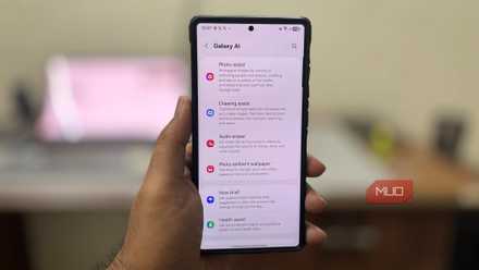 Galaxy S25 Ultra in hand, opening Galaxy AI menu