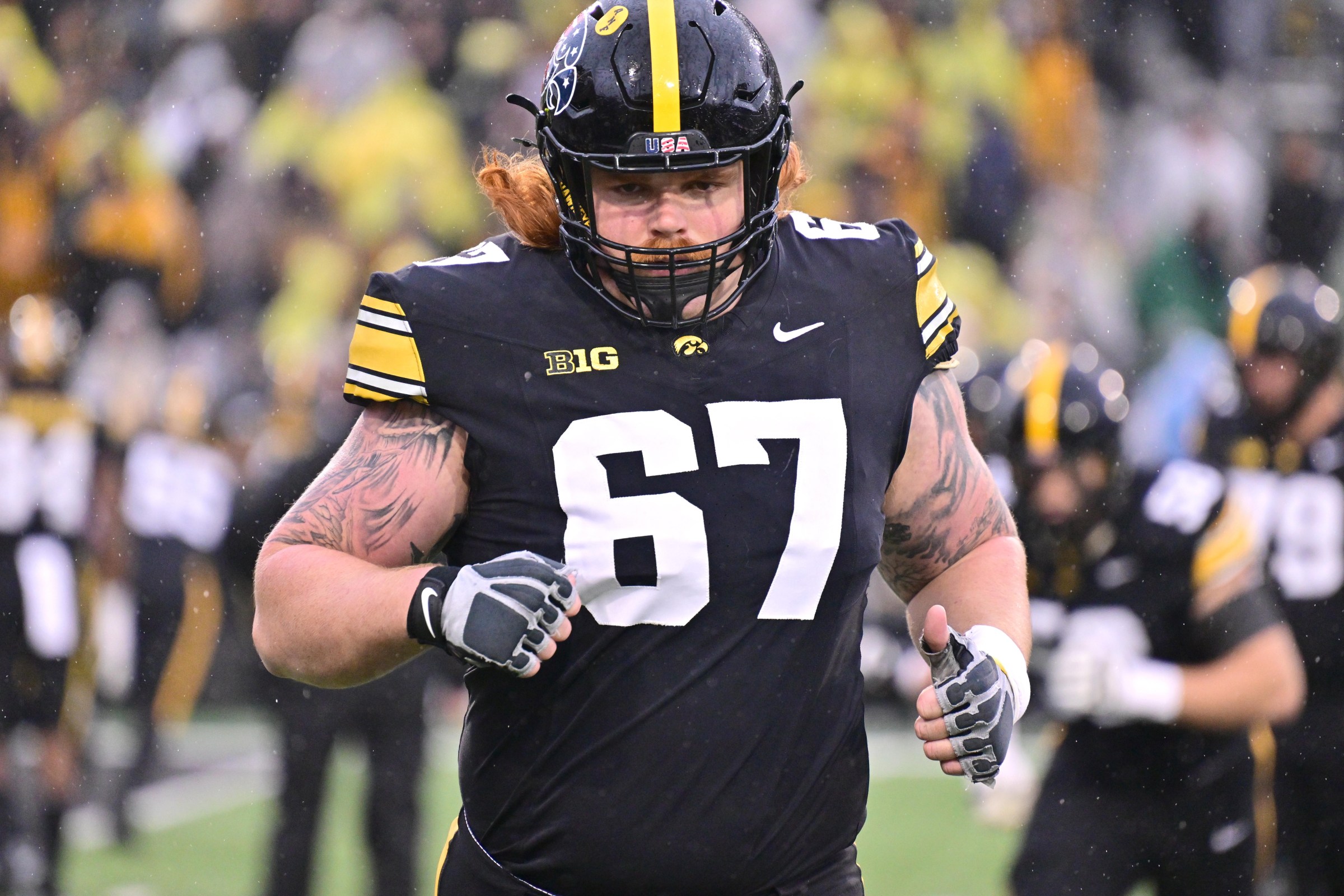 IOWA CITY, IA - NOVEMBER 08: Iowa right tackle Gennings Dunker (67) warms up before a Big Ten Conference college football game between the Oregon Ducks and the Iowa Hawkeyes, on Nov. 8, 2025, at Kinnick Stadium in Iowa City, IA. (Photo by Keith Gillett/Icon Sportswire via Getty Images)