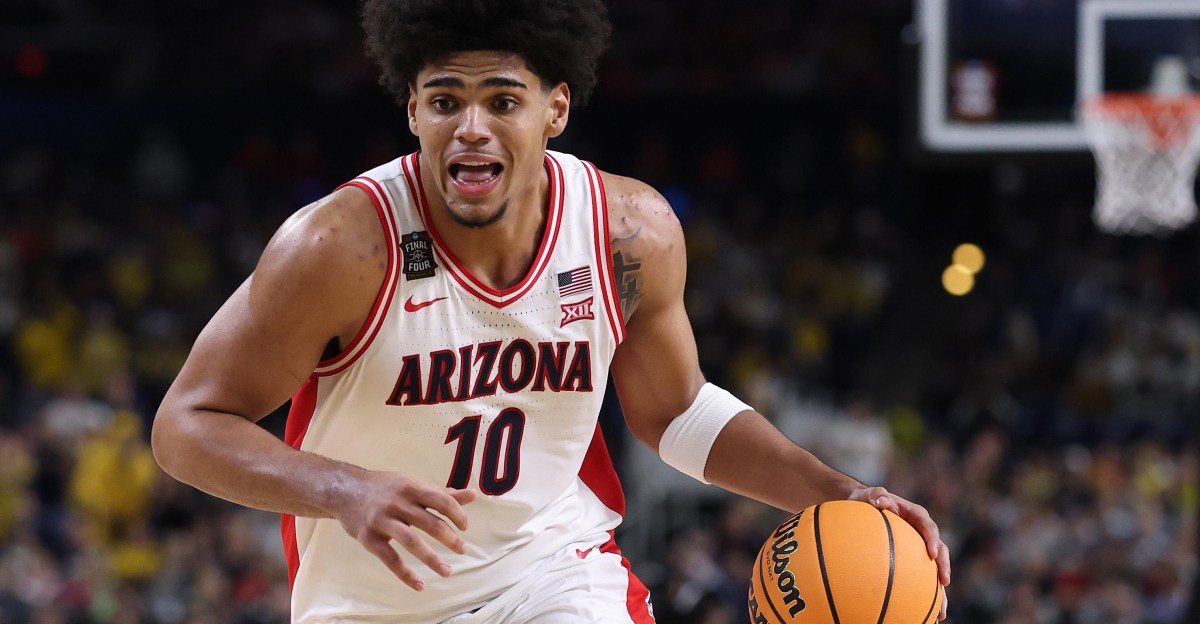 Suns trade up to pick No. 30 for Arizona’s Koa Peat