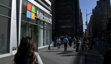 People are flooding AI chatbots with health questions. Microsoft is teaming up with Mayo Clinic to help