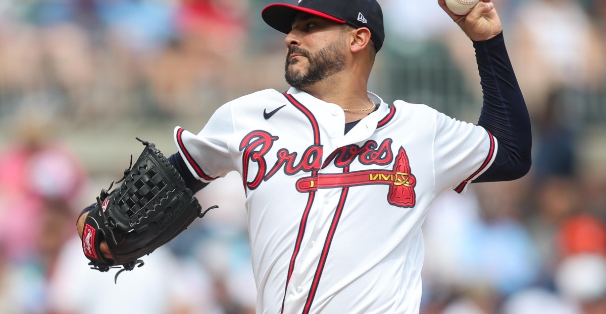 Martín Pérez takes the mound for the Braves against the Pirates
