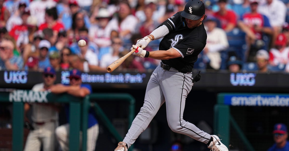 Jacob Gonzalez hits his first major league homer, White Sox beat the Phillies 6-3 to even series