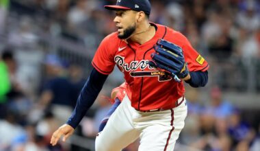 Braves place Robert Suarez on 15-day IL; call up Hurston Waldrep