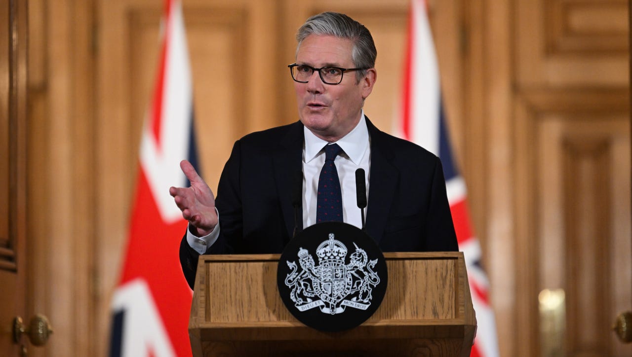 Under-16s to Be Banned From Social Media in UK, Starmer Announces