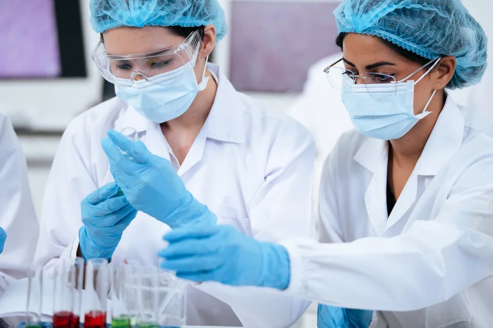 Scientist working in a clinical research laboratory representing GLP-1 dosing studies
