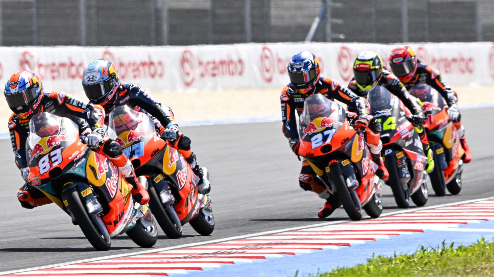 Davod Muniz battles the Red Bull KTMs for third, Moto3, 2026 Hungarian MotoGP. 