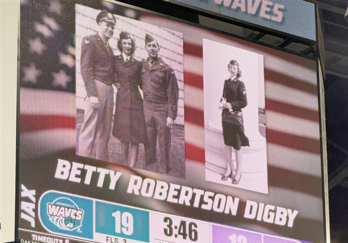 101-year-old WAVES veteran from Pittsburgh inspires a Florida women's basketball team