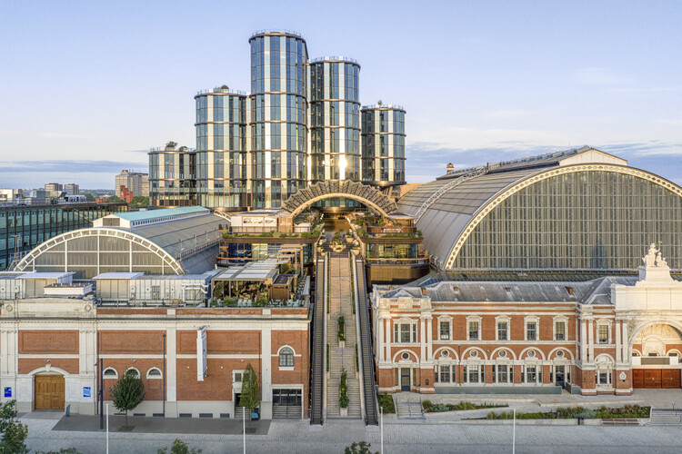 Heatherwick Studio and SPPARC Unveil First Phase of Olympia's Transformation in West London - Image 1 of 12