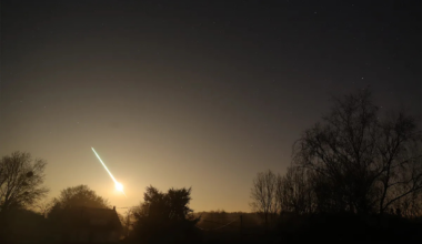 Incredible reward as Aussies begin 2,700km search for mysterious object