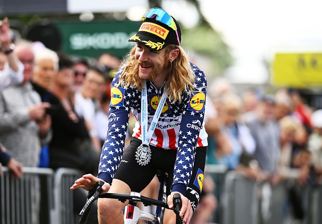 Simmons wearing the US champion's jersey with stars down his arms and long hair