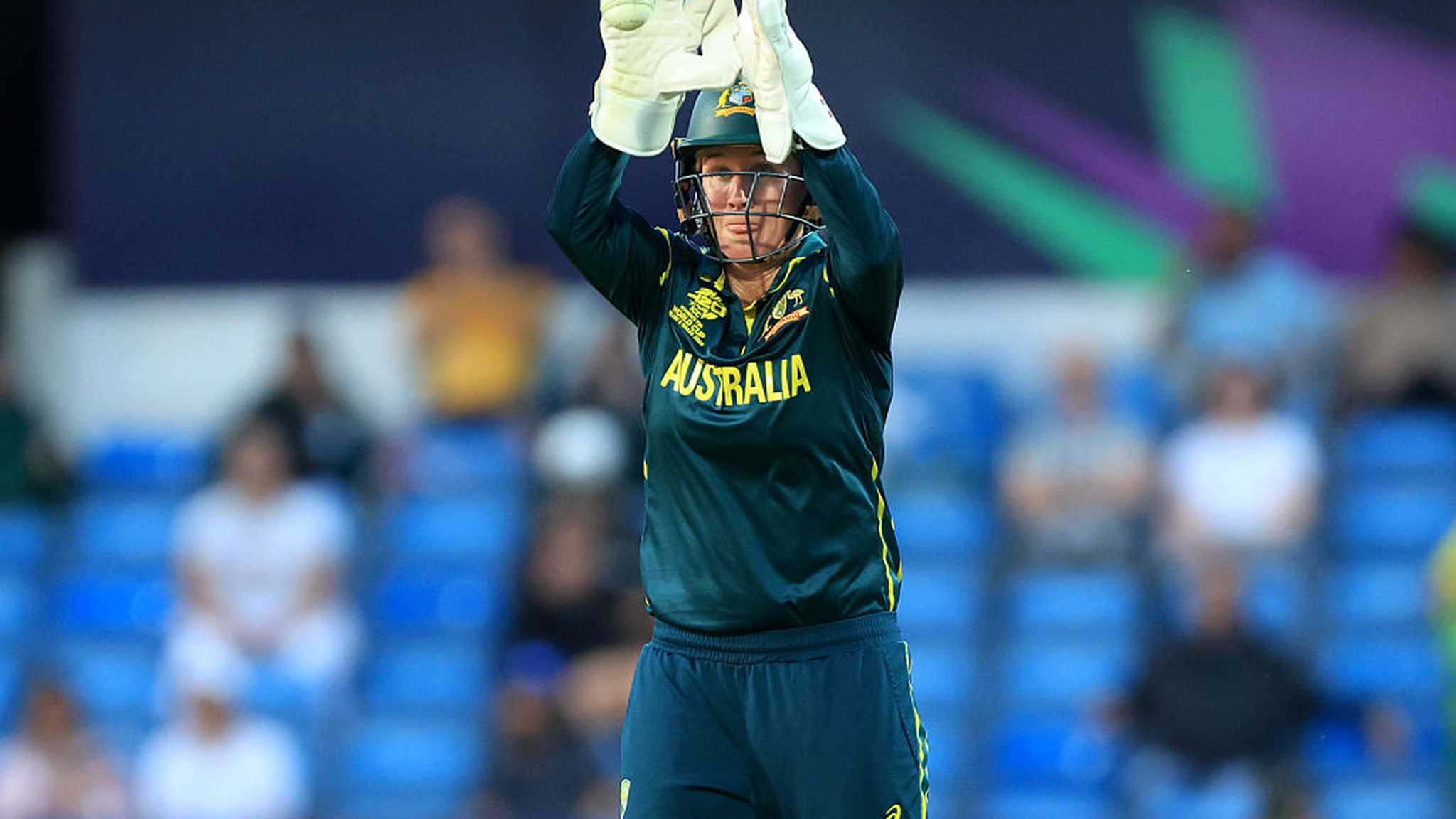 if-i-offered-to-change-her-second-name-to-gilchrist-would-that-make-a-difference-mooneys-coach-jokingly-asked-aussie-selectors-once