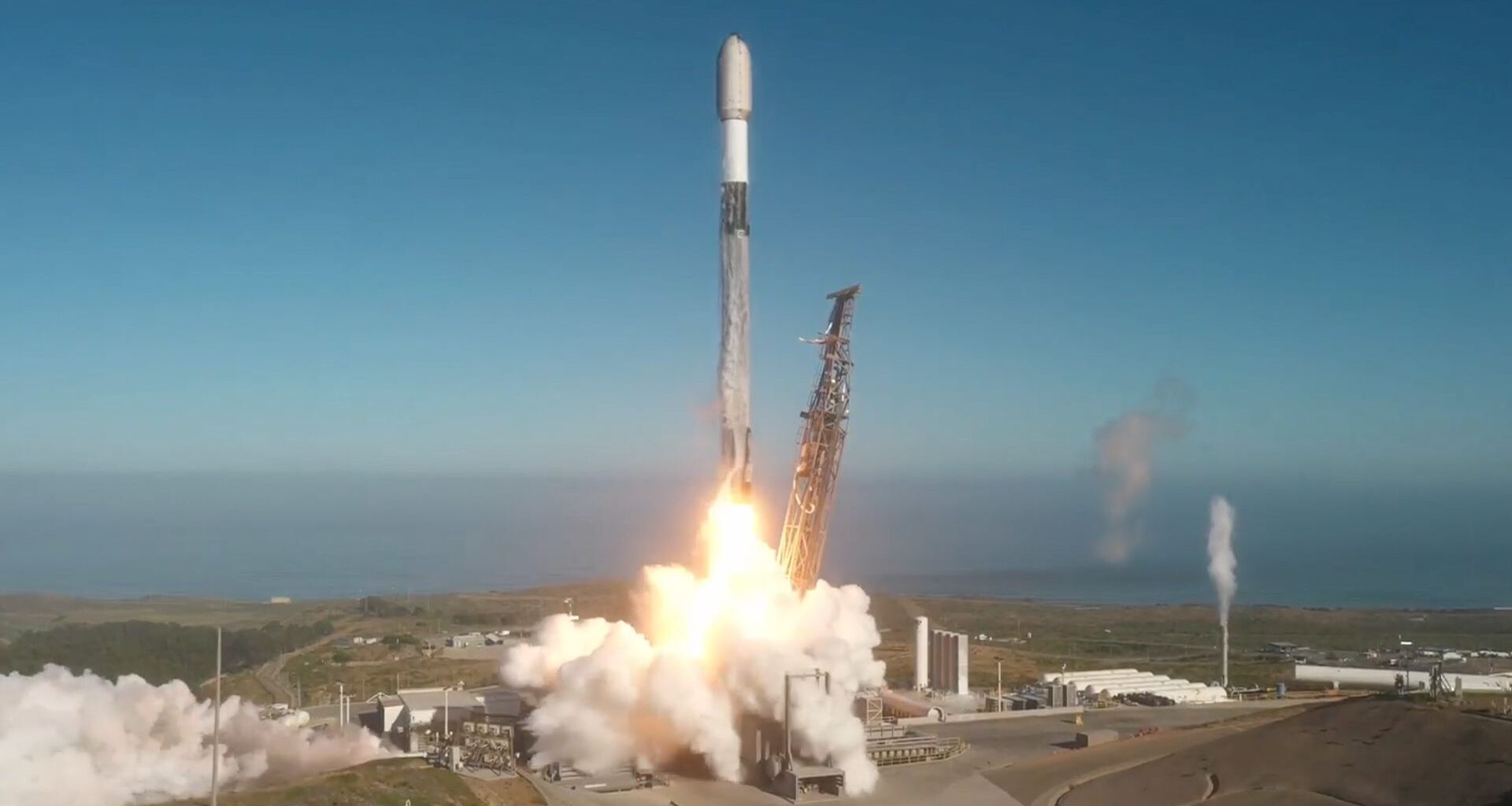 SpaceX sends 24 Starlink satellites into orbit as market awaits IPO launch (video)