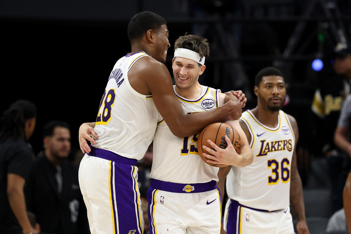Spurs could steal key Lakers player this offseason