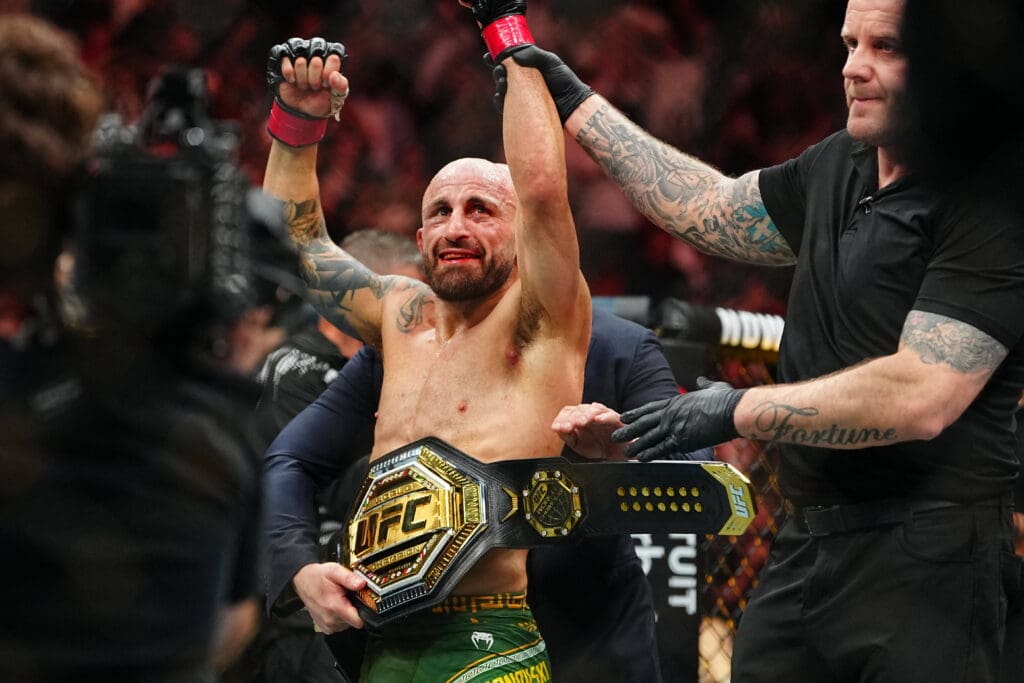 Alexander Volkanovski re-gained his belt in an underrated MMA fight in 2025