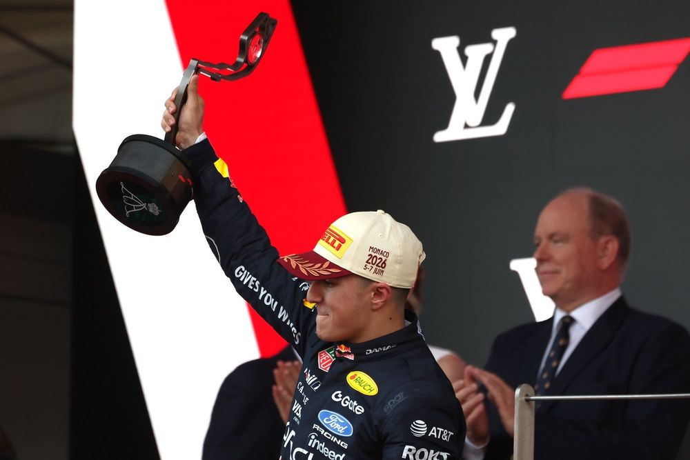 Hoewel Antonelli's dominantie werd erkend, draaide de berichtgeving vooral om Isack Hadjar, die zijn eerste podium voor Red Bull veiligstelde na een race vol onzekerheid. 