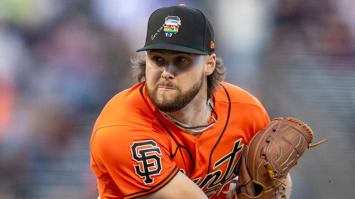 San Francisco Giants pitcher Landen Roupp throwing a pitch at Oracle Park.