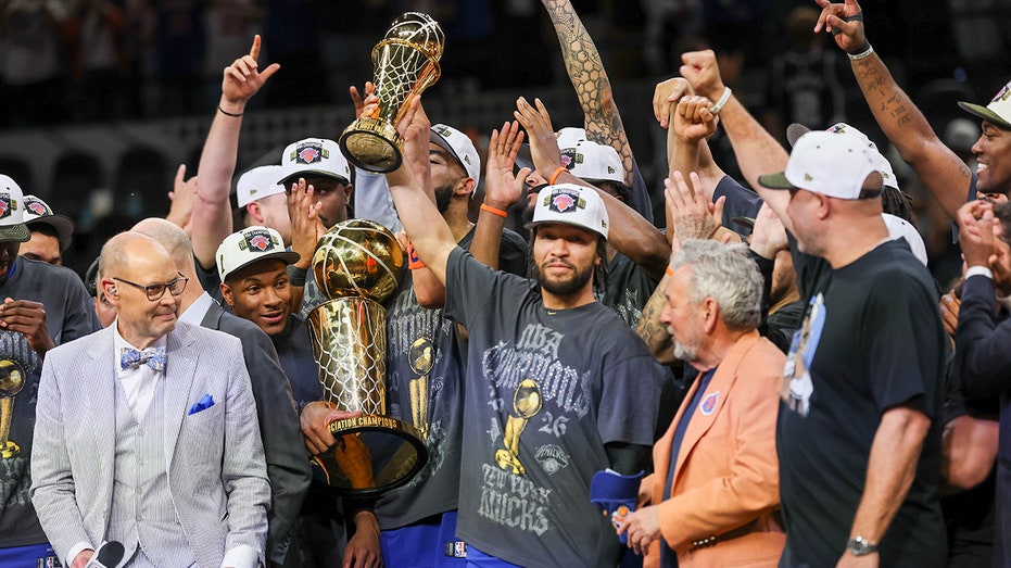 Jalen Brunson with the trophy