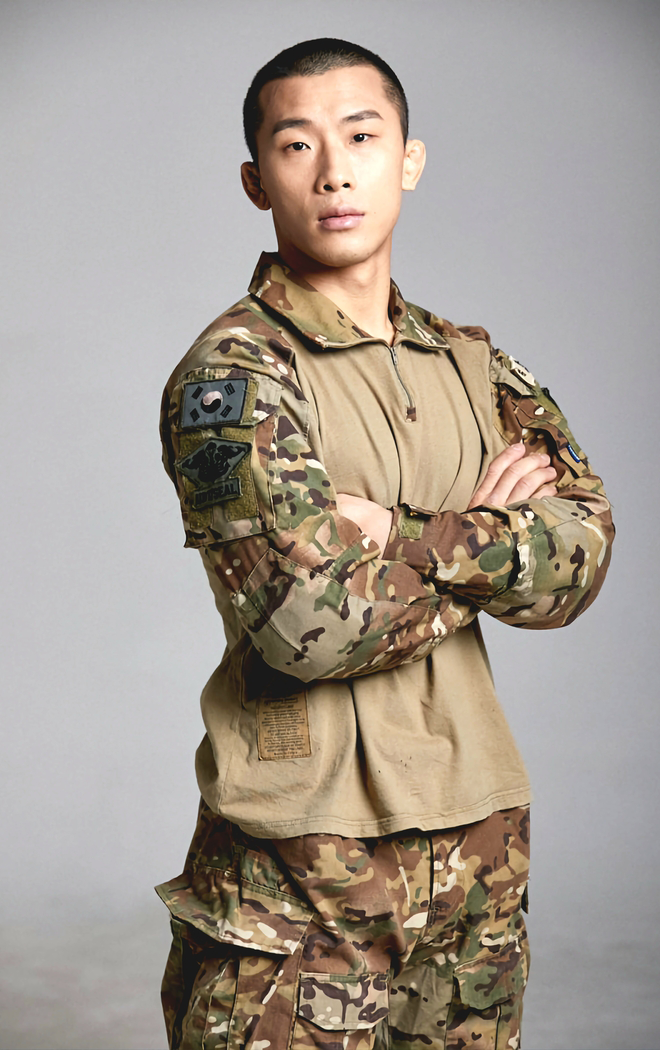 Kim Sang-wook, who fulfilled his military duty in the Navy's Special Forces, appeared on the military survival entertainment program "Steel Troops." Photograph = General Entertainment