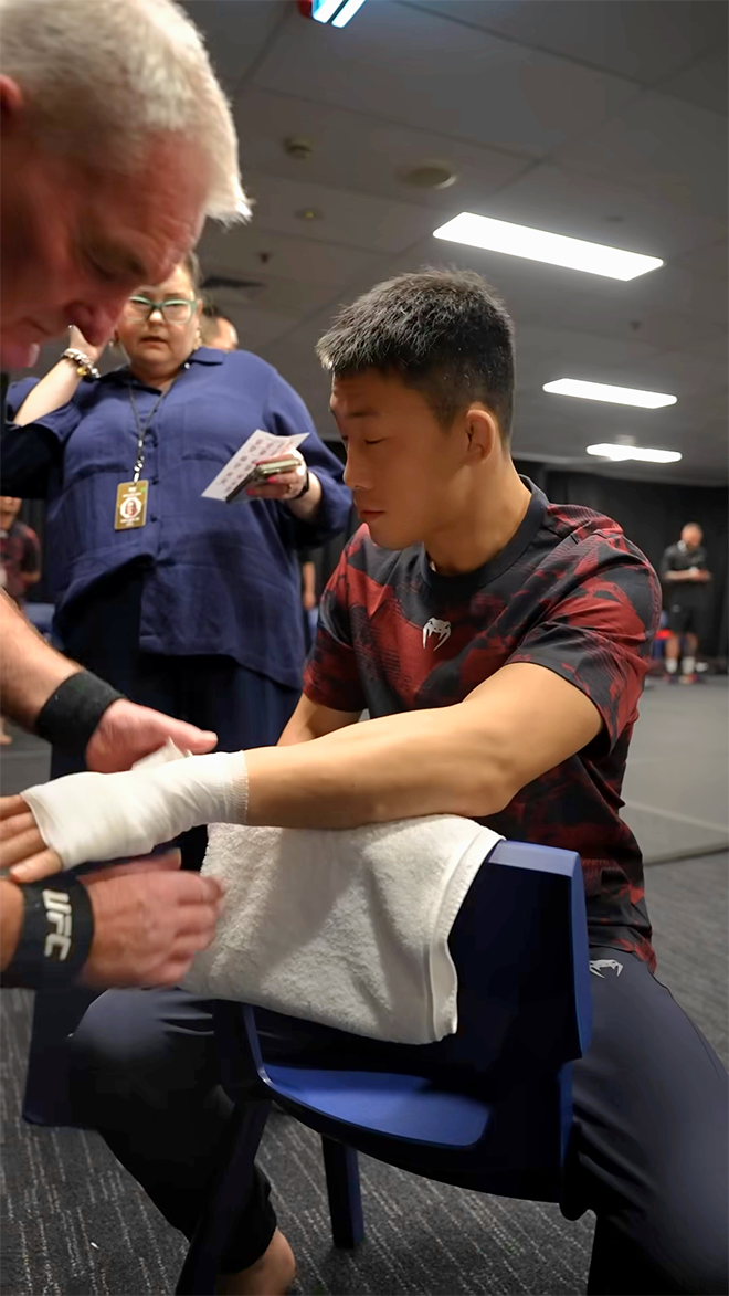 'Physical: 100' Kim Sang-wook is preparing to participate in the Road to UFC season 4 lightweight final at Sydney Superdome in January 2026. If the Asian talent search project RTU is won, it will sign a formal contract with the UFC. Photo = TKO