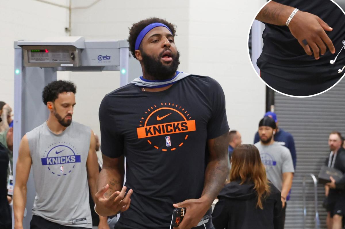 First look at Mitchell Robinson’s broken pinky as Knicks drama swirls on eve of NBA Finals