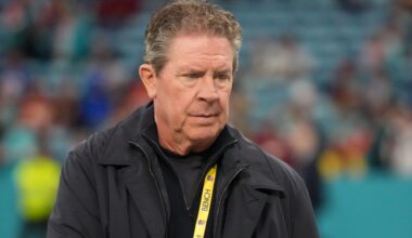 'No Wonder He's Never Been A Champion' — NFL World Reacts As Dan Marino Goes Viral For Signing MAGA Hat At White House