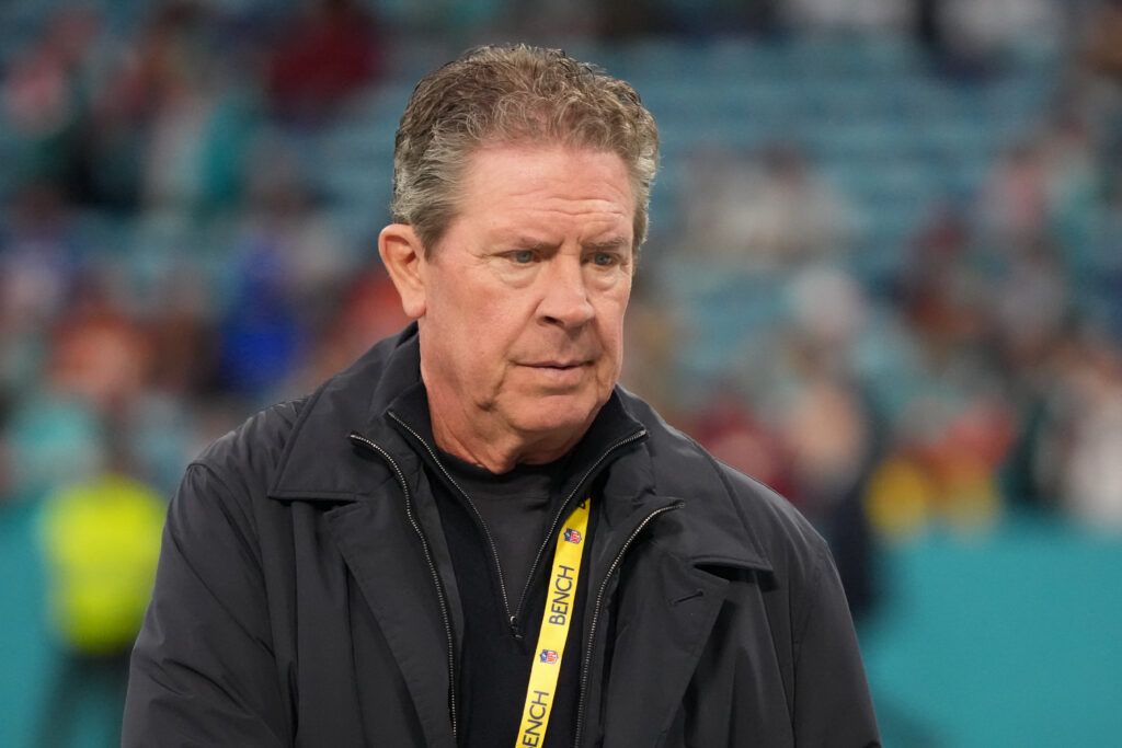 'No Wonder He's Never Been A Champion' — NFL World Reacts As Dan Marino Goes Viral For Signing MAGA Hat At White House