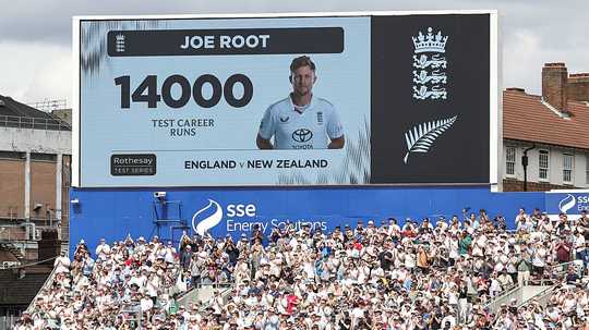 on-the-day-joe-root-became-only-the-second-batter-to-score-14000-test-runs-he-was-once-again-left-carrying-englands-hopes