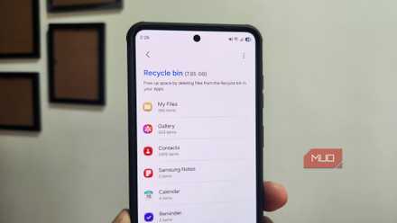 Phone showing recycle bin menu