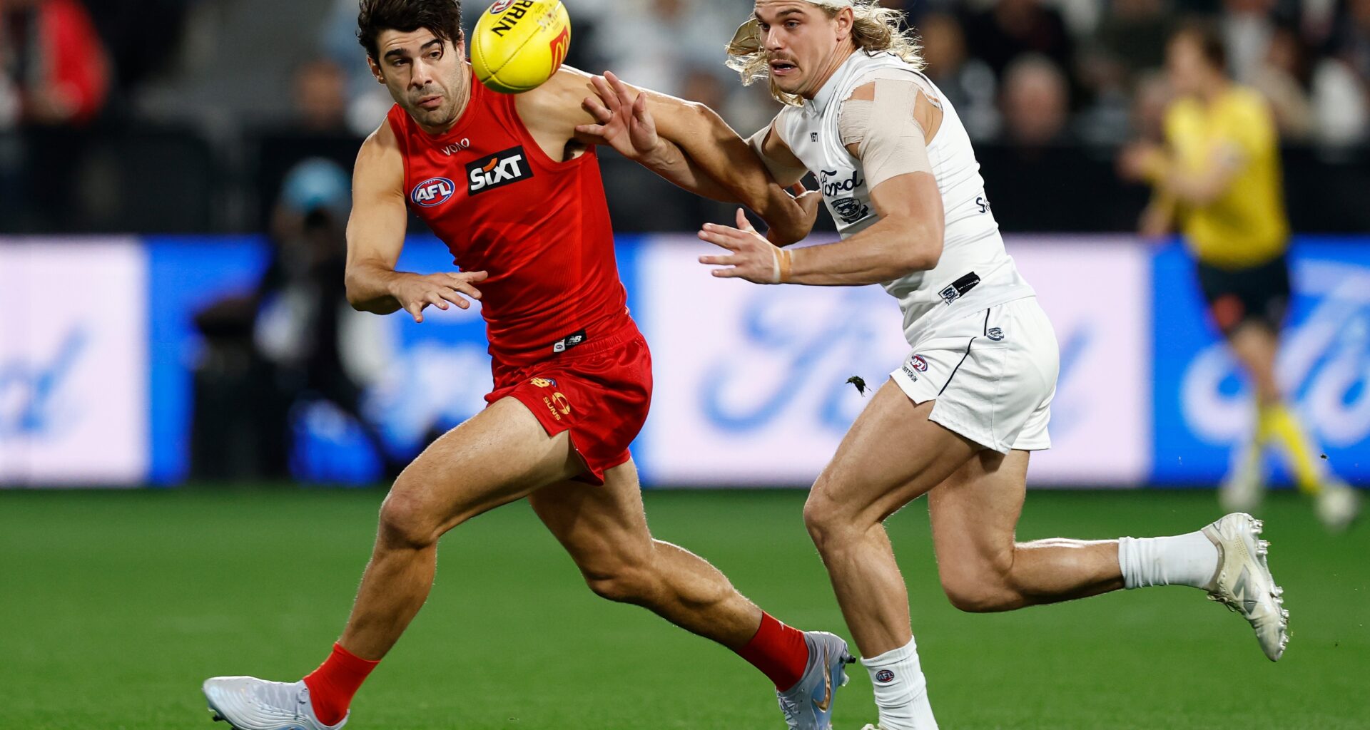 Cats cop late blow ahead of Friday night battle with Suns. Follow LIVE
