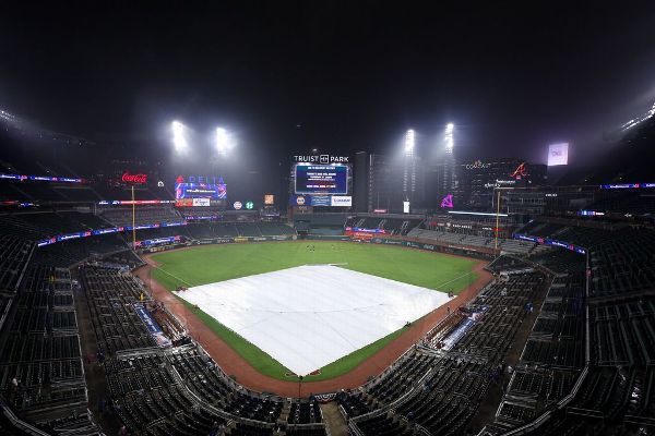 Braves-Giants game suspended by rain, to resume Wednesday