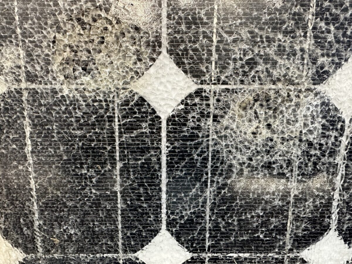 PV module recycling tech based on heavy liquid separation, metal chloride etching