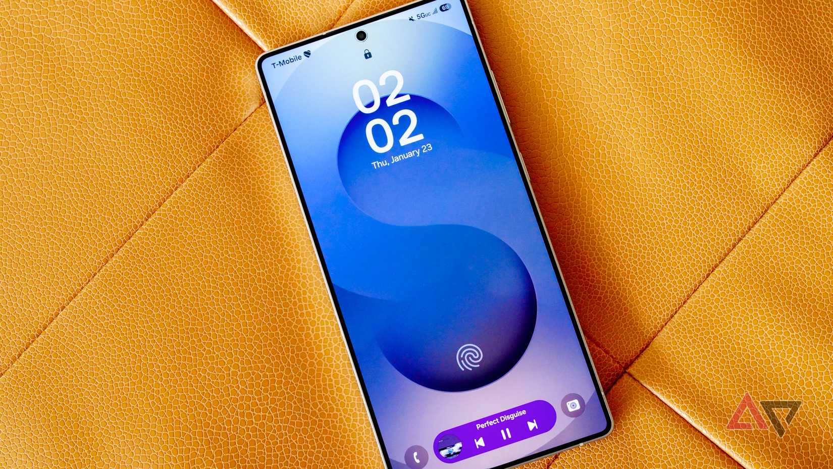 A Galaxy S25 Ultra sitting on leather.