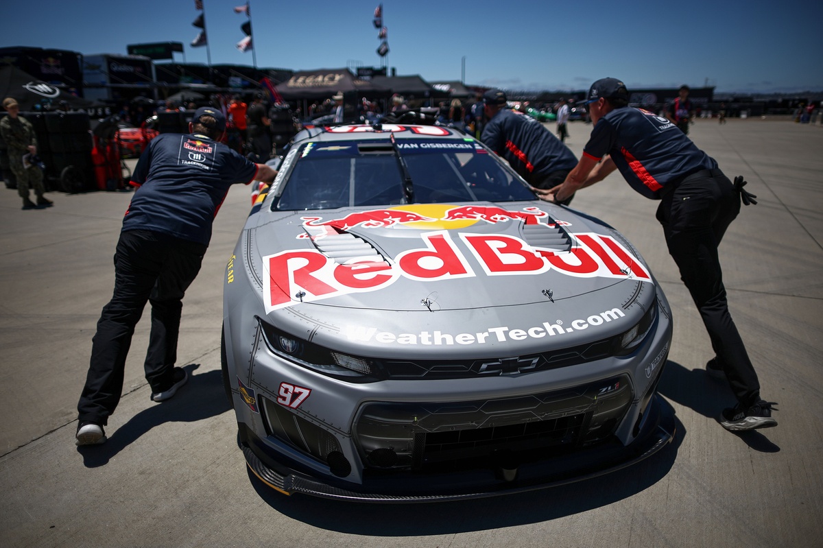 Shane van Gisbergen on Austin Hill: “Two weeks in a row, taken out by the same spud”