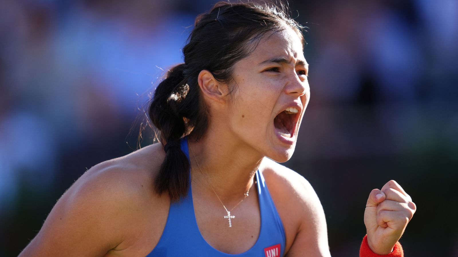 Emma Raducanu won through to the Queen's final in straight sets