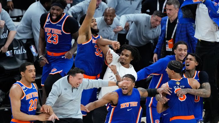 The New York Knicks celebrate after defeating the San Antonio Spurs in Game 5 of the NBA Finals (AP Photo/Ross D. Franklin)