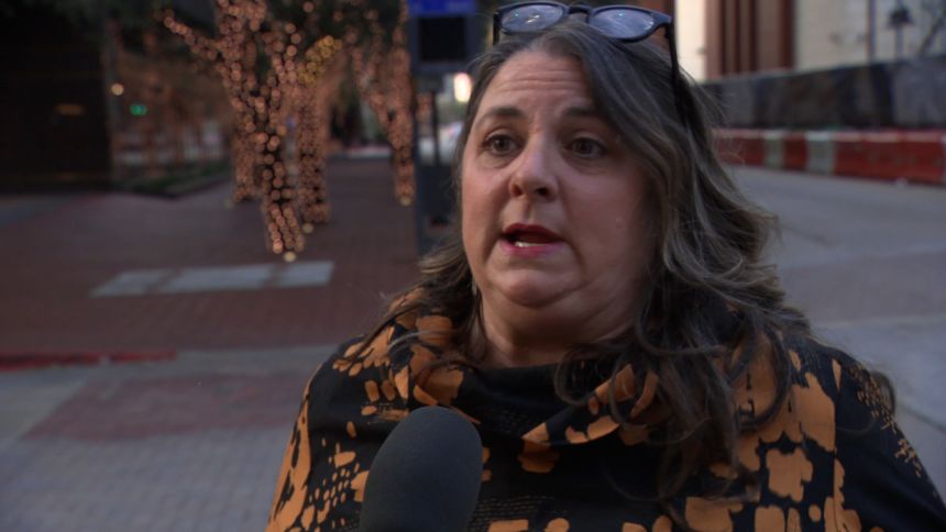 Elizabeth Gomez Crocker speaks to CNN's Hadas Gold after watching anti-AI speaker Joe Allen talk.