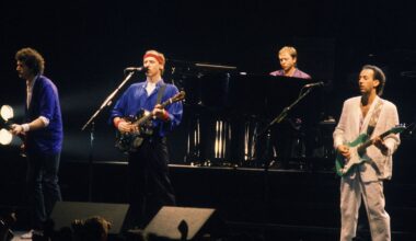 PARIS, FRANCE - NOVEMBER 27: Group Dire Straits Concert at Paris Bercy Concert Hall, Paris, November 27, 1985. (Photo by Frederic REGLAIN/Gamma-Rapho via Getty Images)