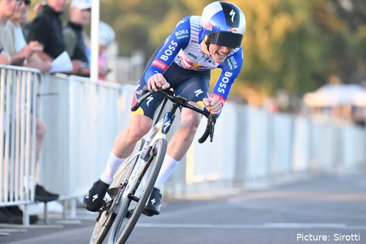 Luke Tuckwell during the prologue of the 2026 Tour Down Under