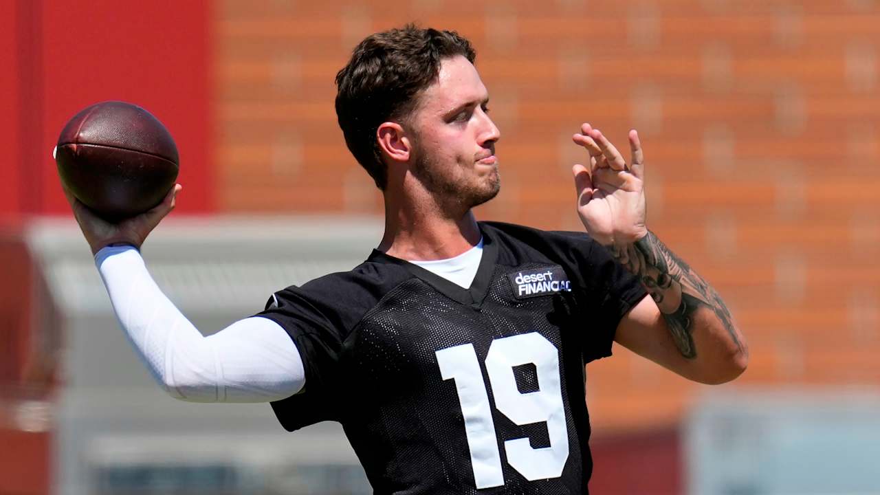 Cardinals rookie QB Carson Beck hard at work in prep for potential starting competition