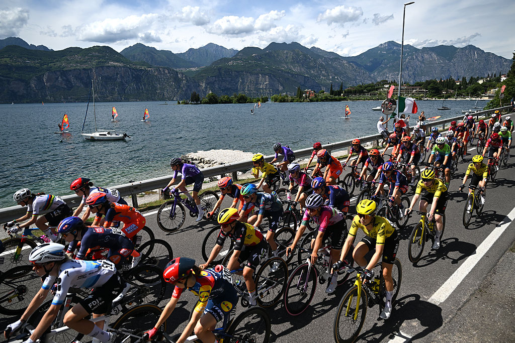 The peloton ride the shore of Lake Garda during stage 6 of the 2026 Giro d'Italia Women, a 160km stage from Ala to Brescello, Italy. (Photo by Luc Claessen/Getty Images)
