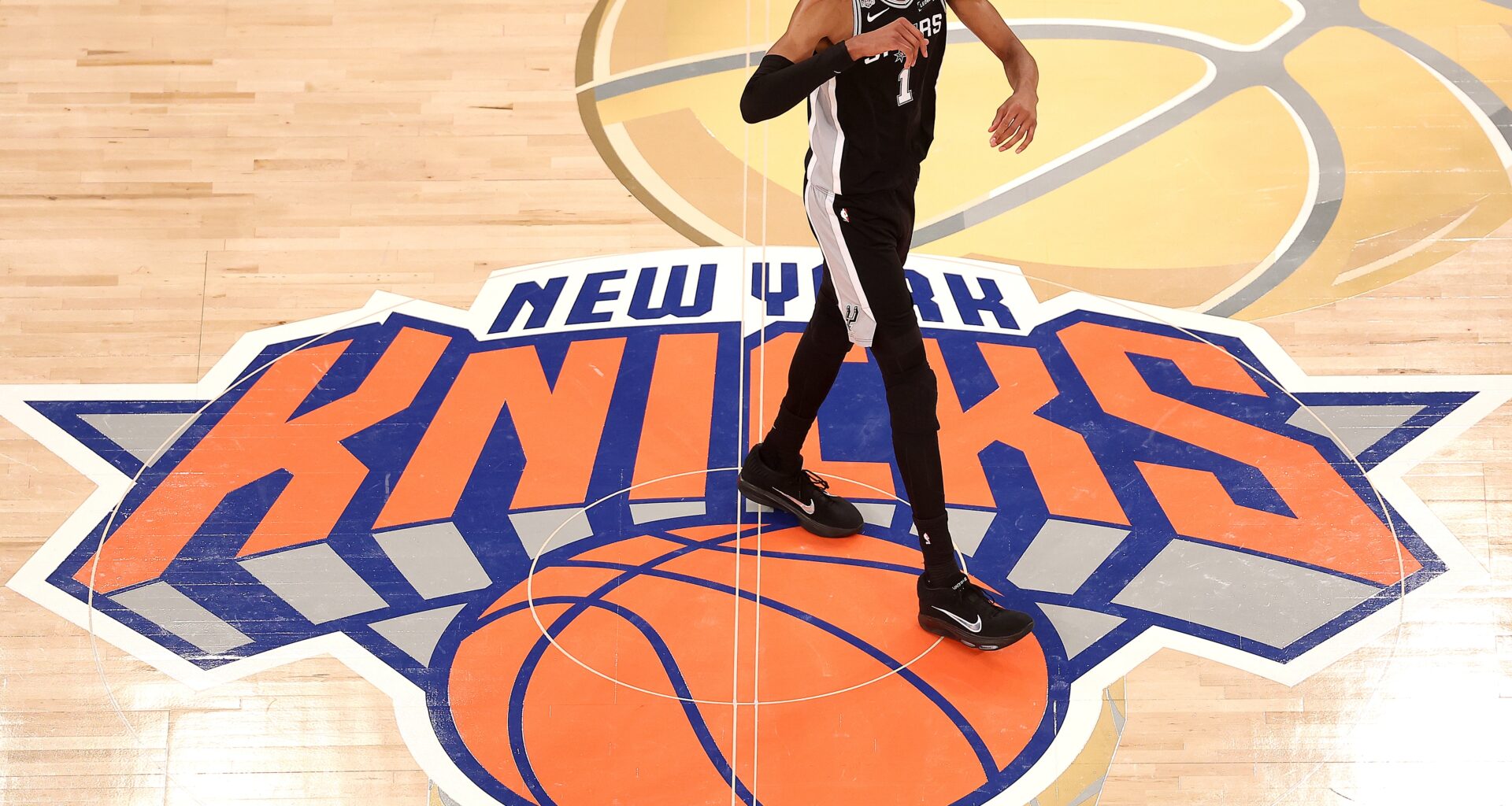 Knicks fans jeer Trump as Spurs take Game 3 in NBA Finals