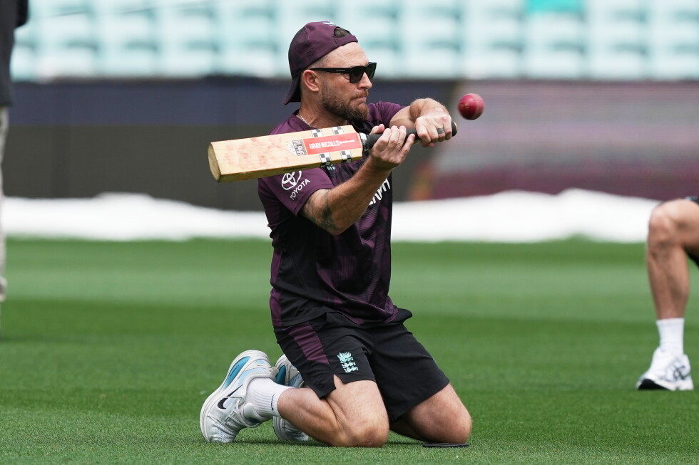 England begins home test cricket series against New Zealand at Lord's
