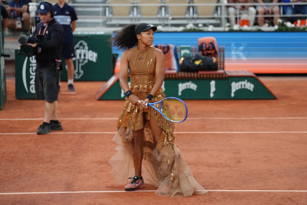Aryna Sabalenka ends Naomi Osaka's fashion show at French Open