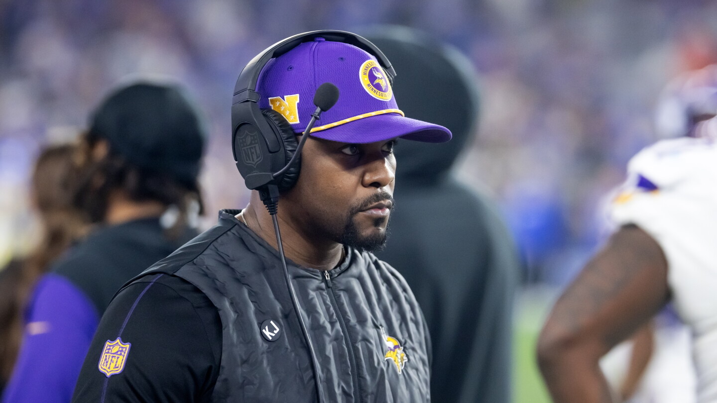 Brian Flores wins Halas Award from the PFWA for overcoming adversity